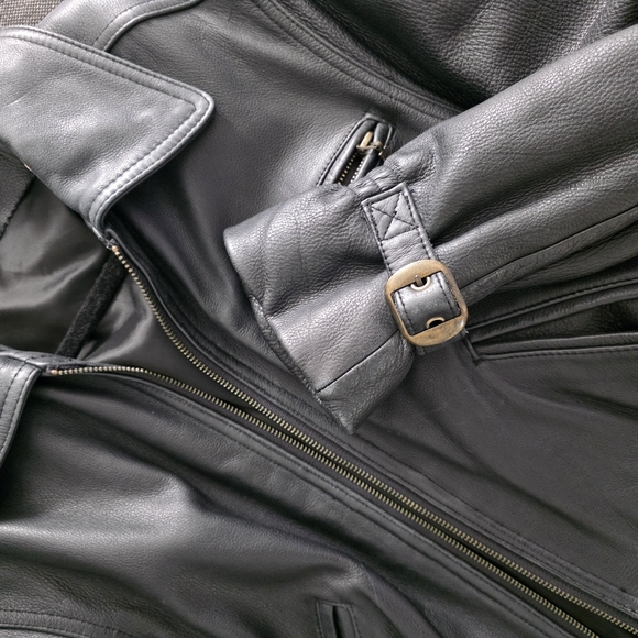 Colebrook & Co. Women's Black Leather Jacket - Picture 4 of 5